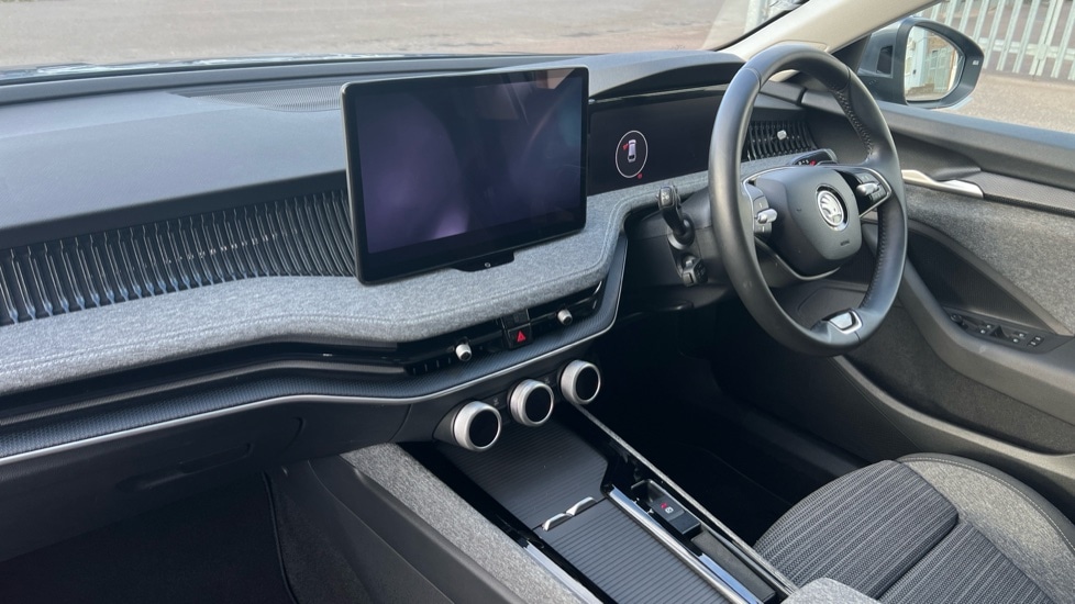 Used Skoda Superb 2024 for sale - 76447311: Photo 2