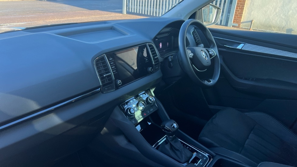 Used Skoda Karoq 2024 for sale - 76872991: Photo 2