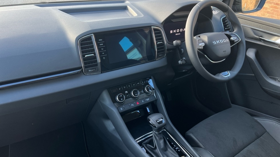 Used Skoda Karoq 2025 for sale - 76871558: Photo 2