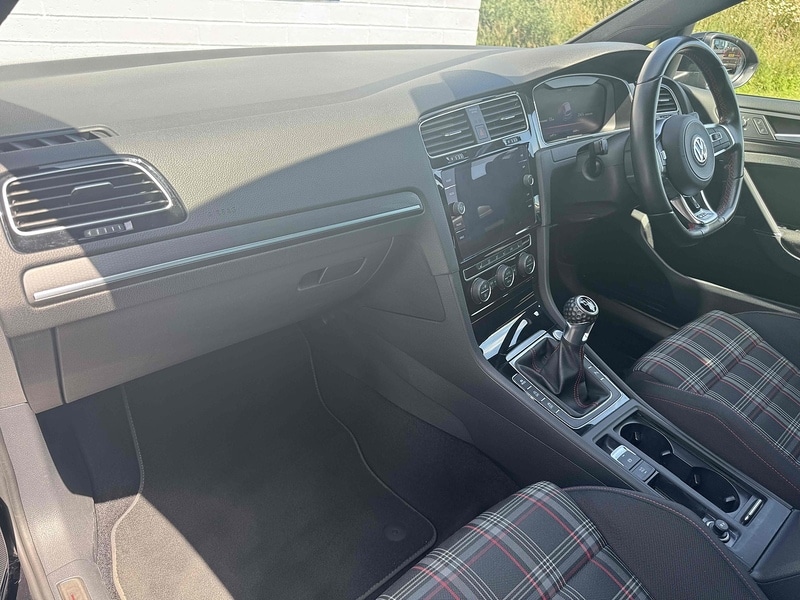 Used Volkswagen Golf 2019 for sale - 76477897: Photo 3
