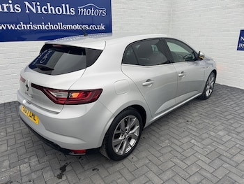 Used Renault Megane 2017 for sale - 76477969: Photo