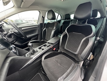 Used Renault Megane 2017 for sale - 76477969: Photo