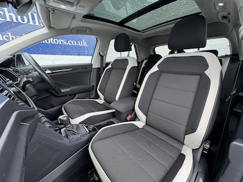 Used Volkswagen T-Roc 2018 for sale - 76477994: Photo