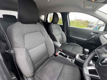 Used Renault Captur 2020 for sale - 76477873: Photo