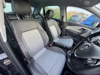 Used Volkswagen Polo 2017 for sale - 76477868: Photo