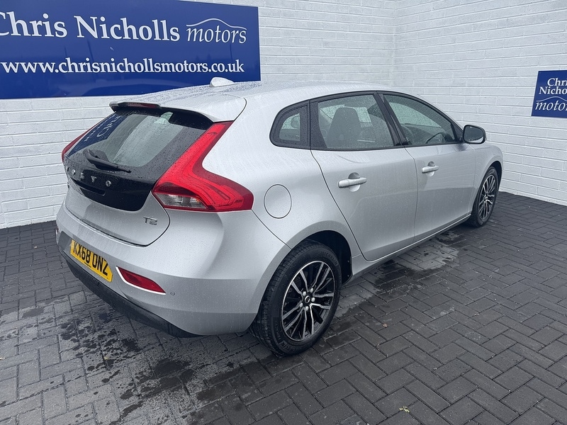 Used Volvo V40 2018 for sale - 76477926: Photo 2