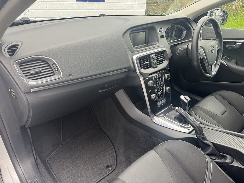 Used Volvo V40 2018 for sale - 76477926: Photo 4