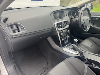 Used Volvo V40 2018 for sale - 76477926: Photo