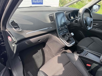 Used Renault Scenic 2019 for sale - 76477882: Photo