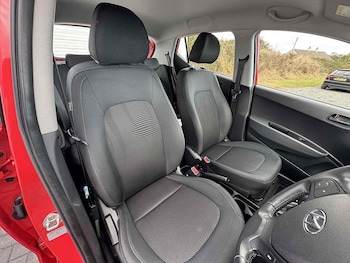 Used Hyundai i10 2018 for sale - 76477965: Photo