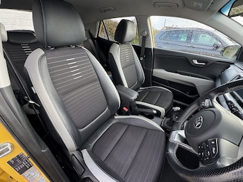 Used Kia Stonic 2018 for sale - 76477854: Photo