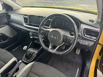 Used Kia Stonic 2018 for sale - 76477854: Photo