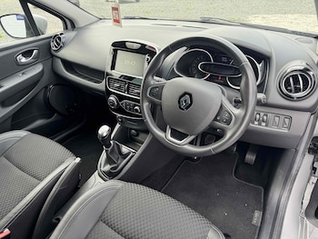 Used Renault Clio 2019 for sale - 76477998: Photo