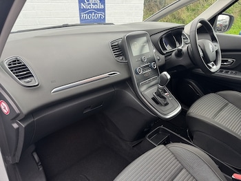 Used Renault Scenic 2020 for sale - 76542868: Photo