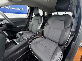 Used Renault Captur 2021 for sale - 76477993: Photo