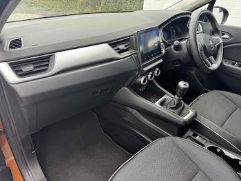 Used Renault Captur 2021 for sale - 76477993: Photo