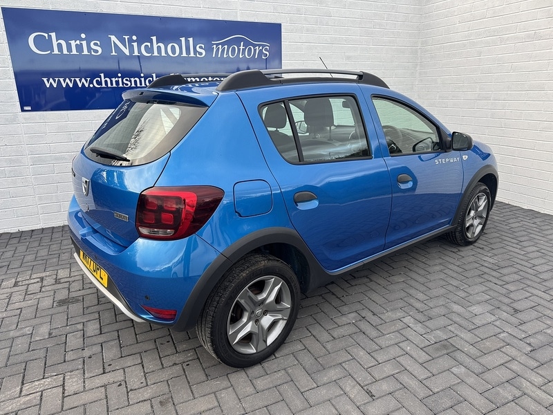 Used Dacia Sandero Stepway 2017 for sale - 76698985: Photo 2
