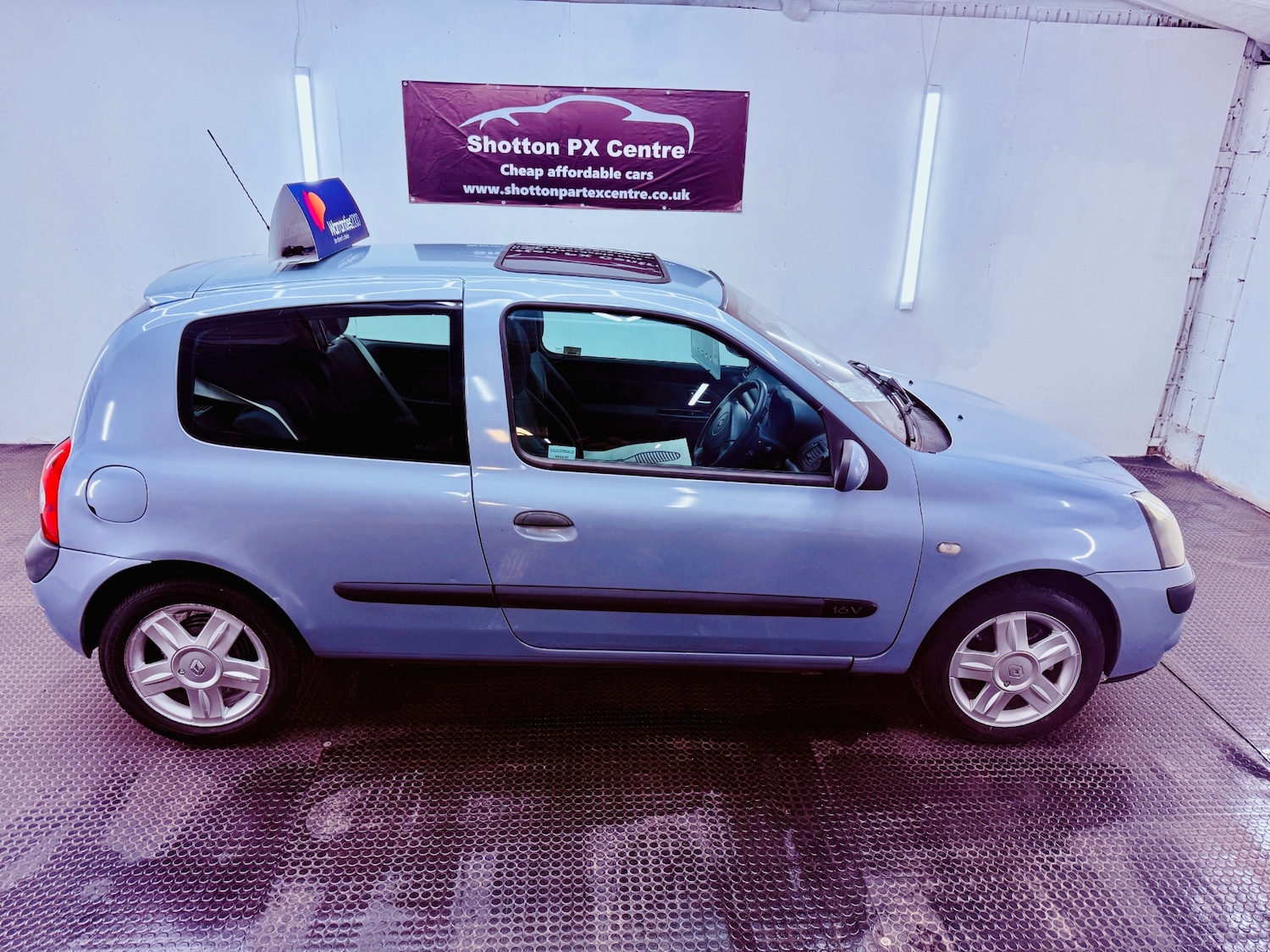 Used Renault Clio 2004 for sale - 77528279: Photo 2