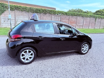 Used Peugeot 208 2017 for sale - 75483230: Photo