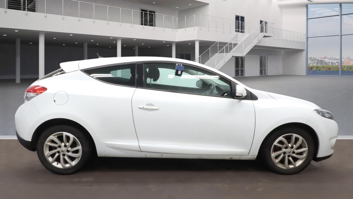 Used Renault Megane 2012 for sale - 77342259: Photo 2