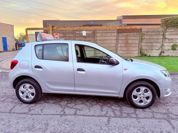 Used Dacia Sandero 2015 for sale - 76316980: Photo 2