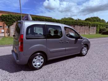 Used Peugeot Partner Tepee 2010 for sale - 74803641: Photo