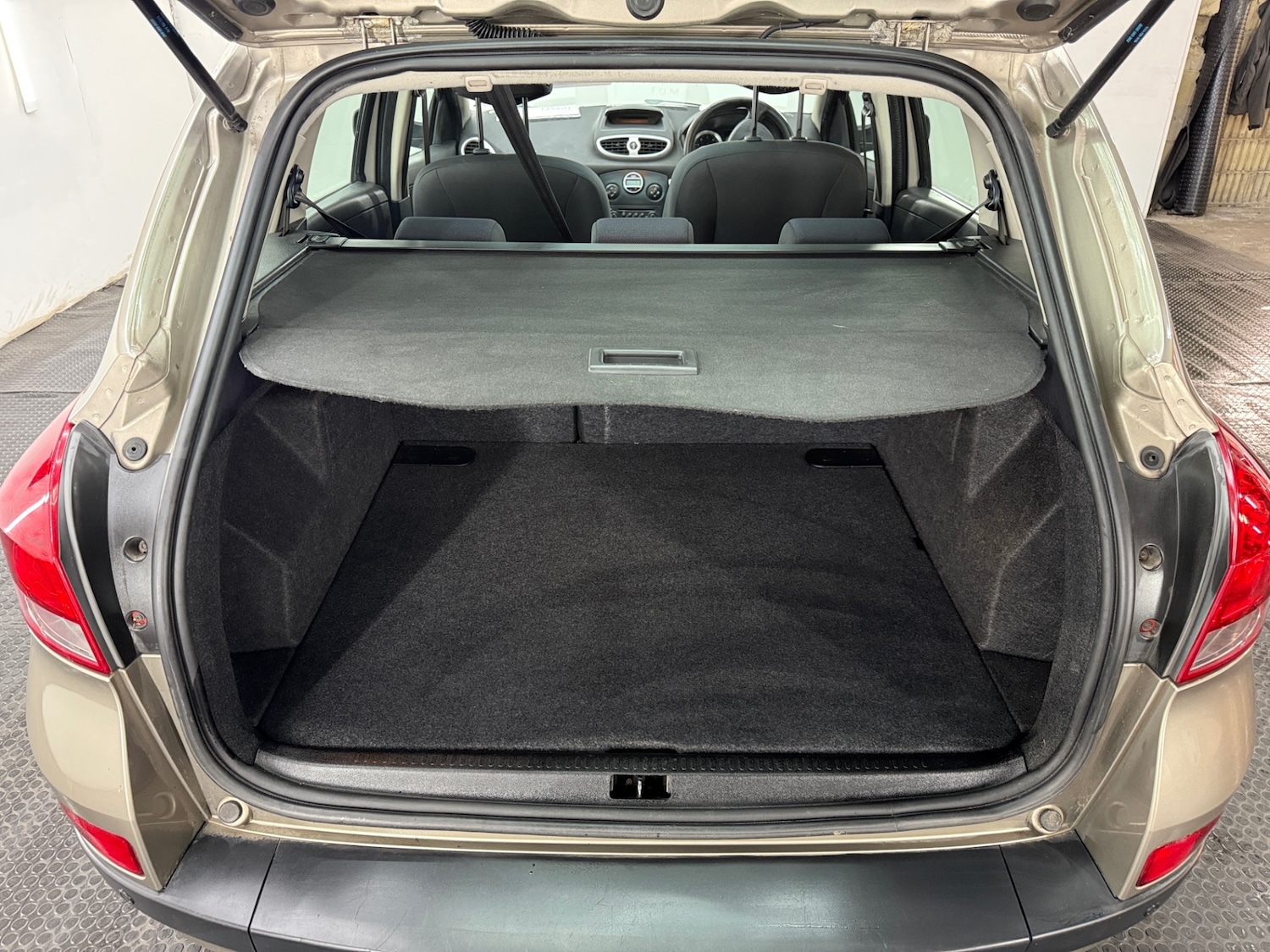 Used Renault Clio 2009 for sale - 78082002: Photo 16