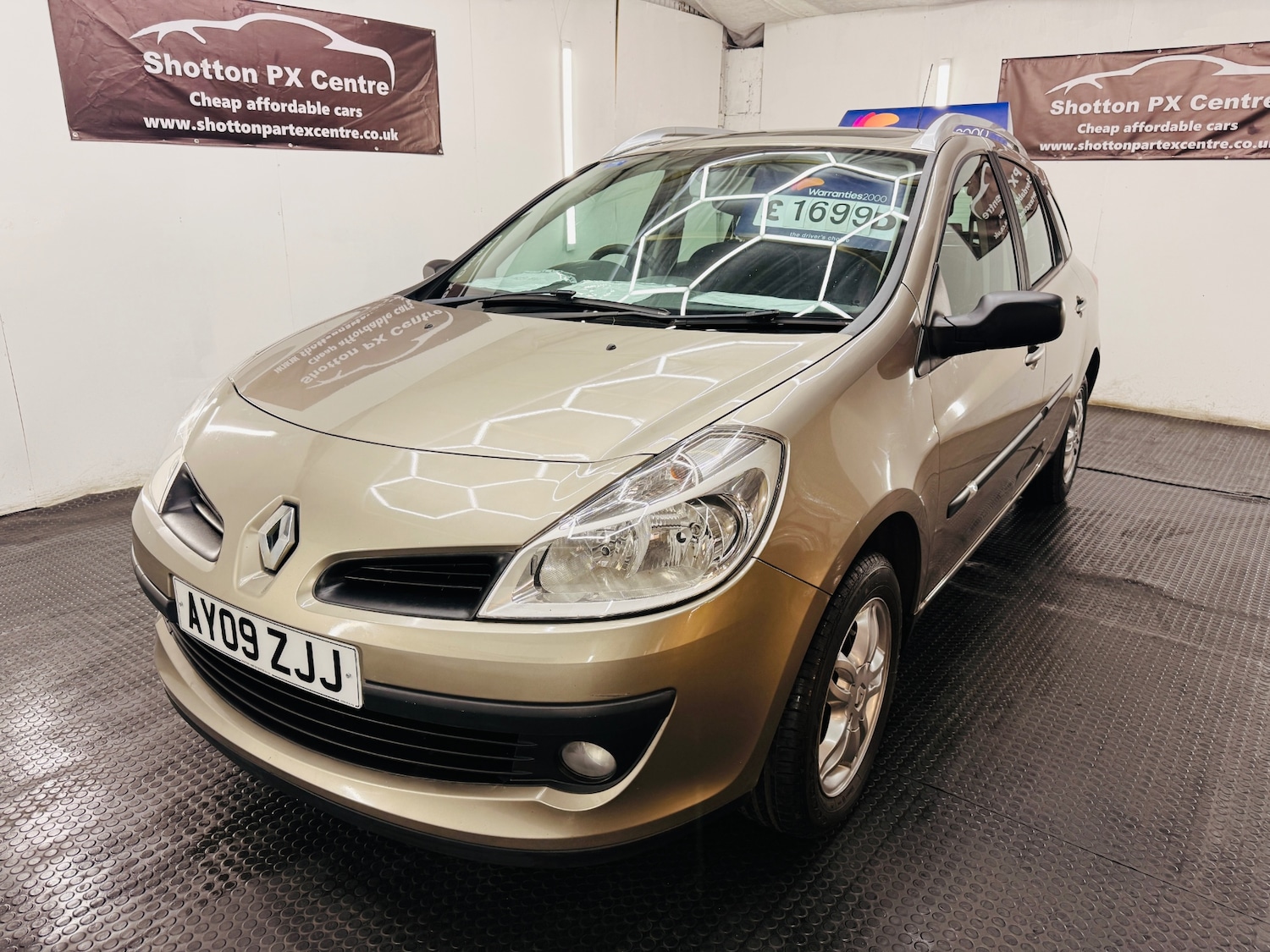 Used Renault Clio 2009 for sale - 78082002: Photo 2