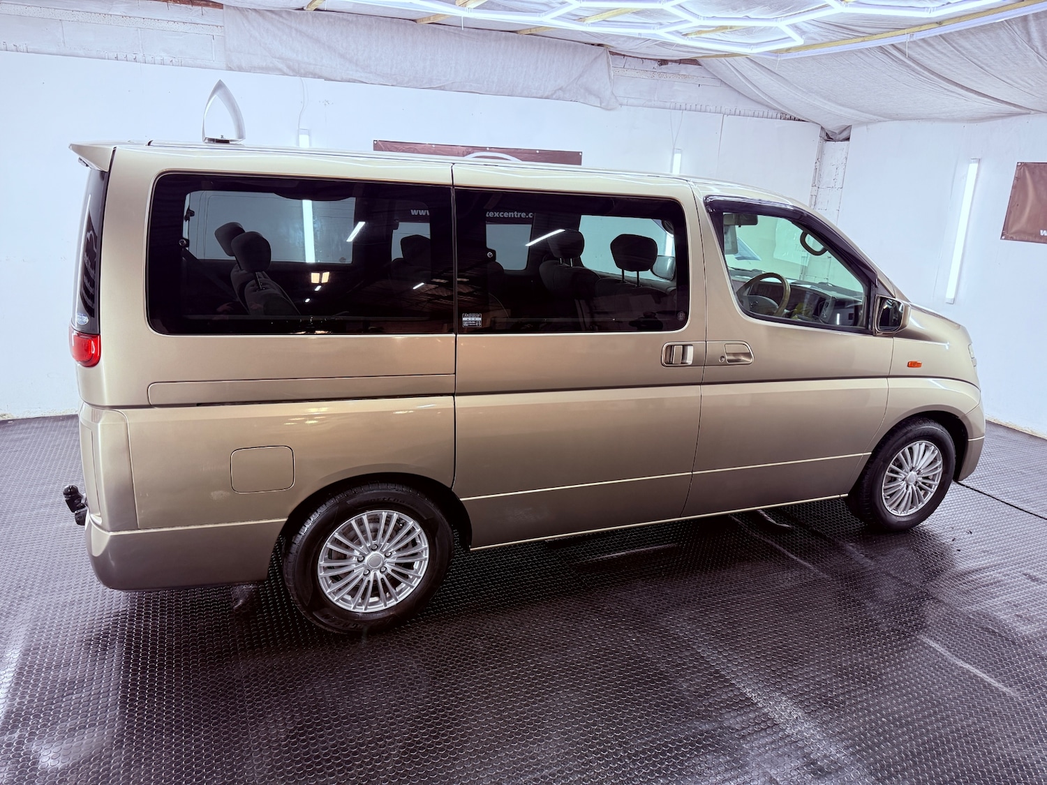 Used Nissan Elgrand 2017 for sale - 77664966: Photo 10