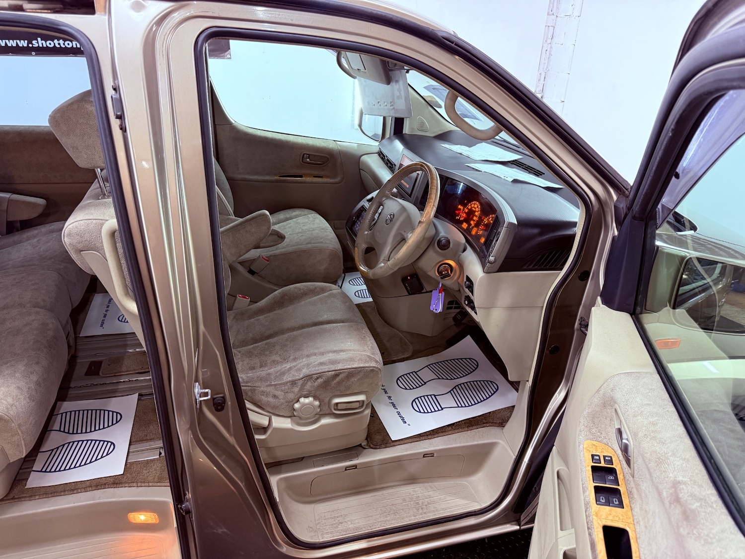 Used Nissan Elgrand 2017 for sale - 77664966: Photo 15