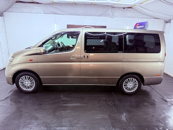 Used Nissan Elgrand 2017 for sale - 77664966: Photo