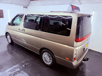 Used Nissan Elgrand 2017 for sale - 77664966: Photo