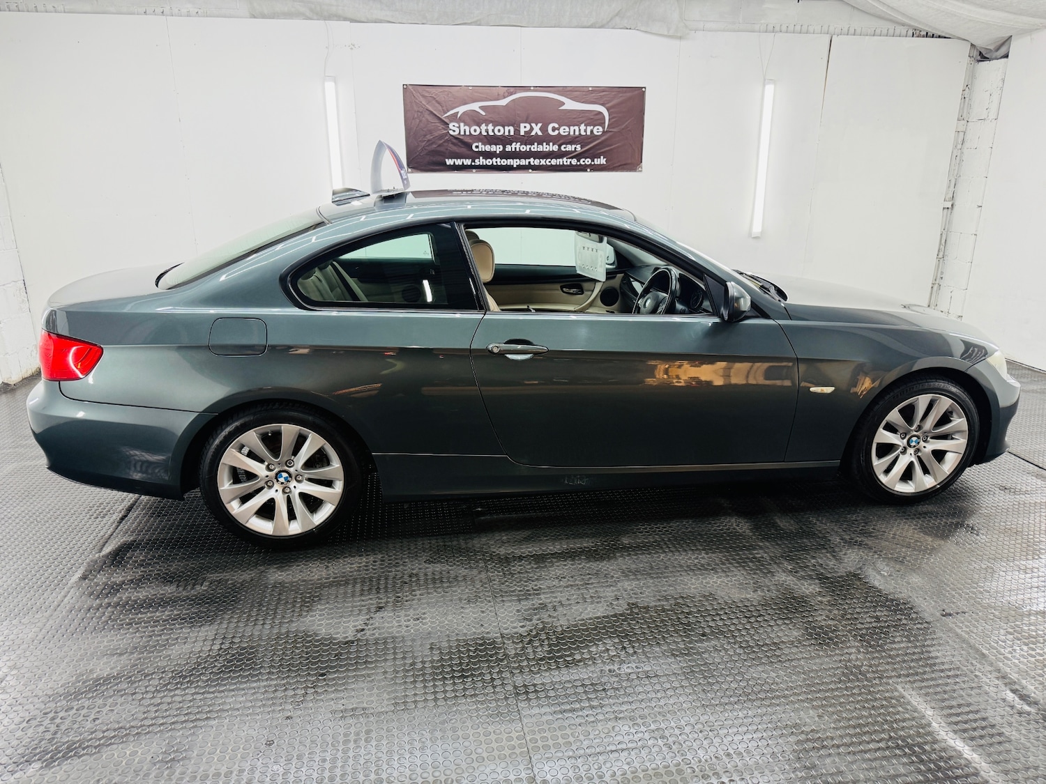 Used BMW 3 Series 2010 for sale - 77935233: Photo 11