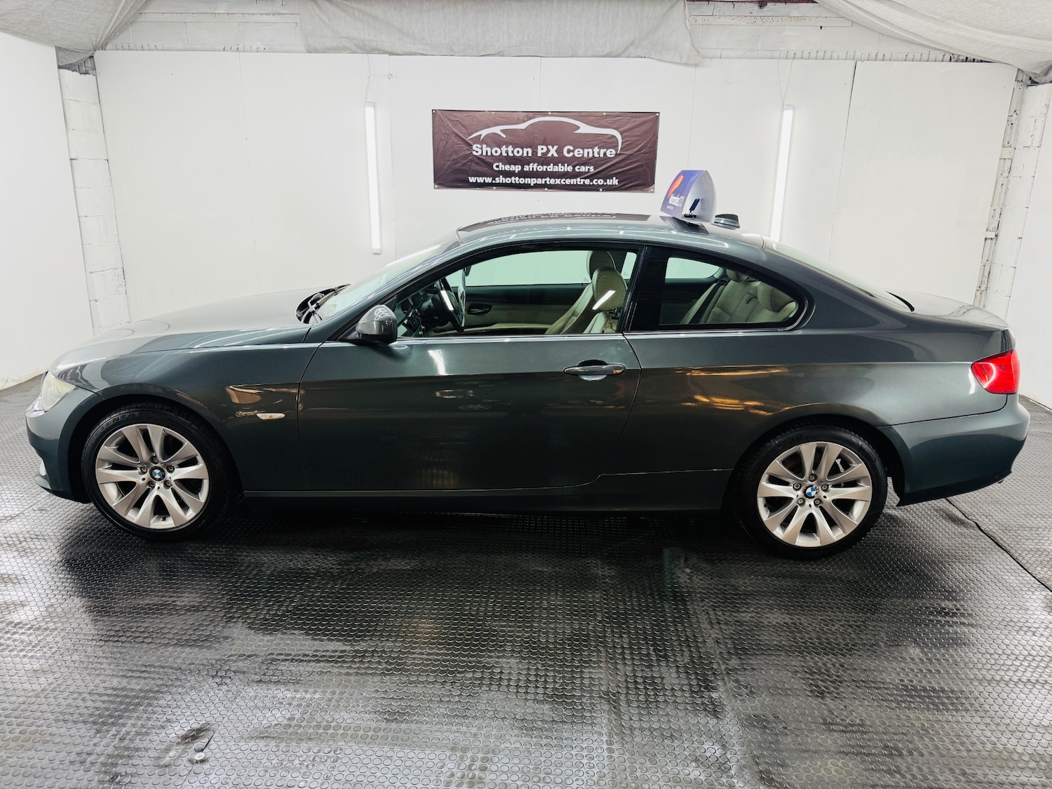 Used BMW 3 Series 2010 for sale - 77935233: Photo 2