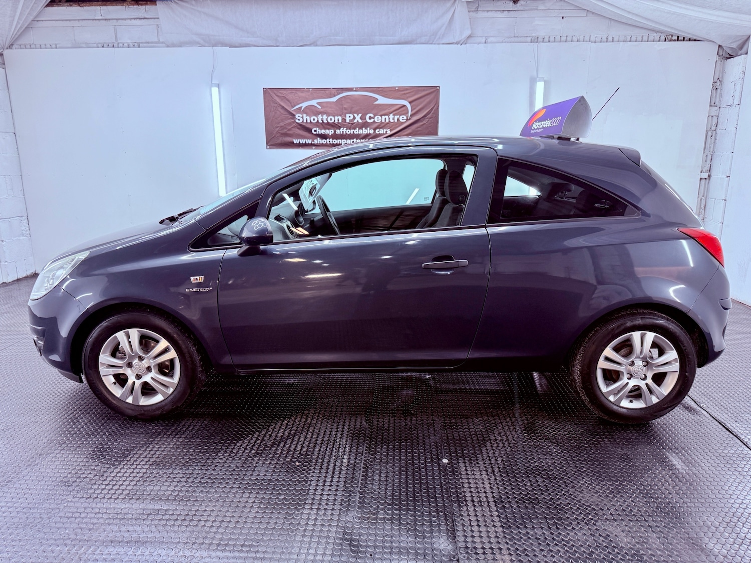 Used Vauxhall Corsa 2010 for sale - 76794988: Photo 2