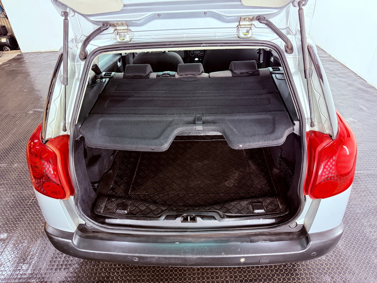 Used Peugeot 207 2009 for sale - 77639249: Photo 16