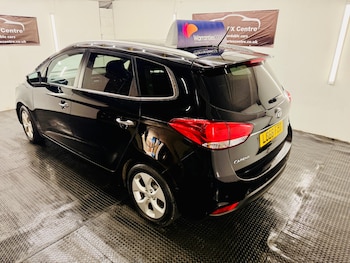 Used Kia Carens 2016 for sale - 77991836: Photo