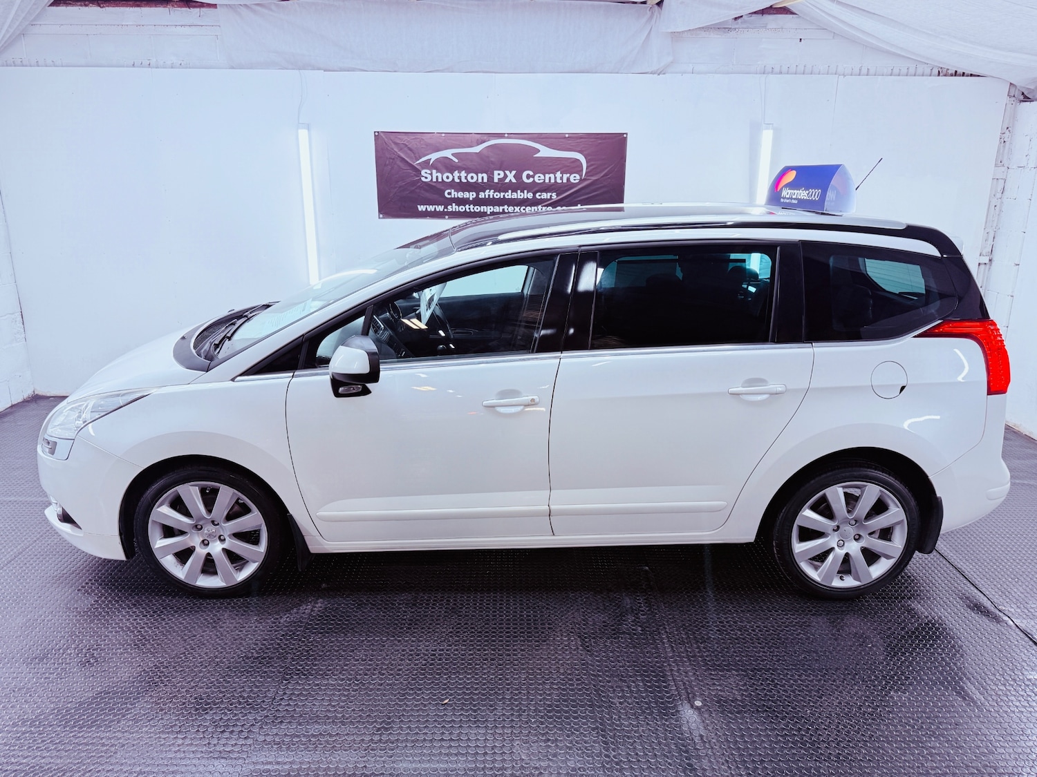 Used Peugeot 5008 2013 for sale - 77289269: Photo 2