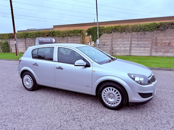 Used Vauxhall Astra 2010 for sale - 76250790: Photo 1