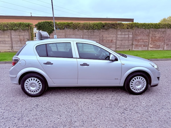 Used Vauxhall Astra 2010 for sale - 76250790: Photo 2