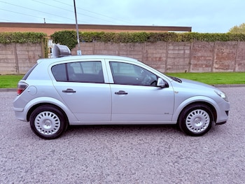 Used Vauxhall Astra 2010 for sale - 76250790: Photo 2