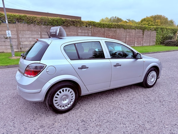 Used Vauxhall Astra 2010 for sale - 76250790: Photo 3