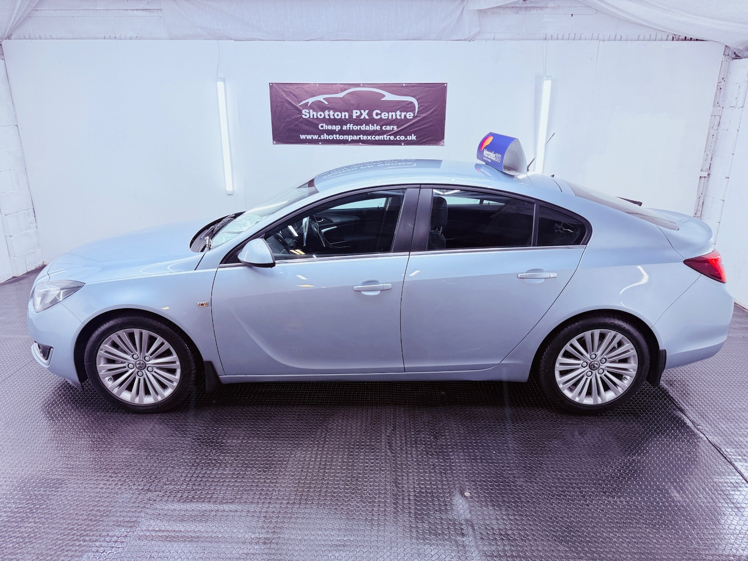 Used Vauxhall Insignia 2015 for sale - 77248007: Photo 2