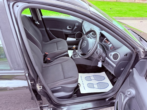 Used Renault Clio 2009 for sale - 76149033: Photo 17