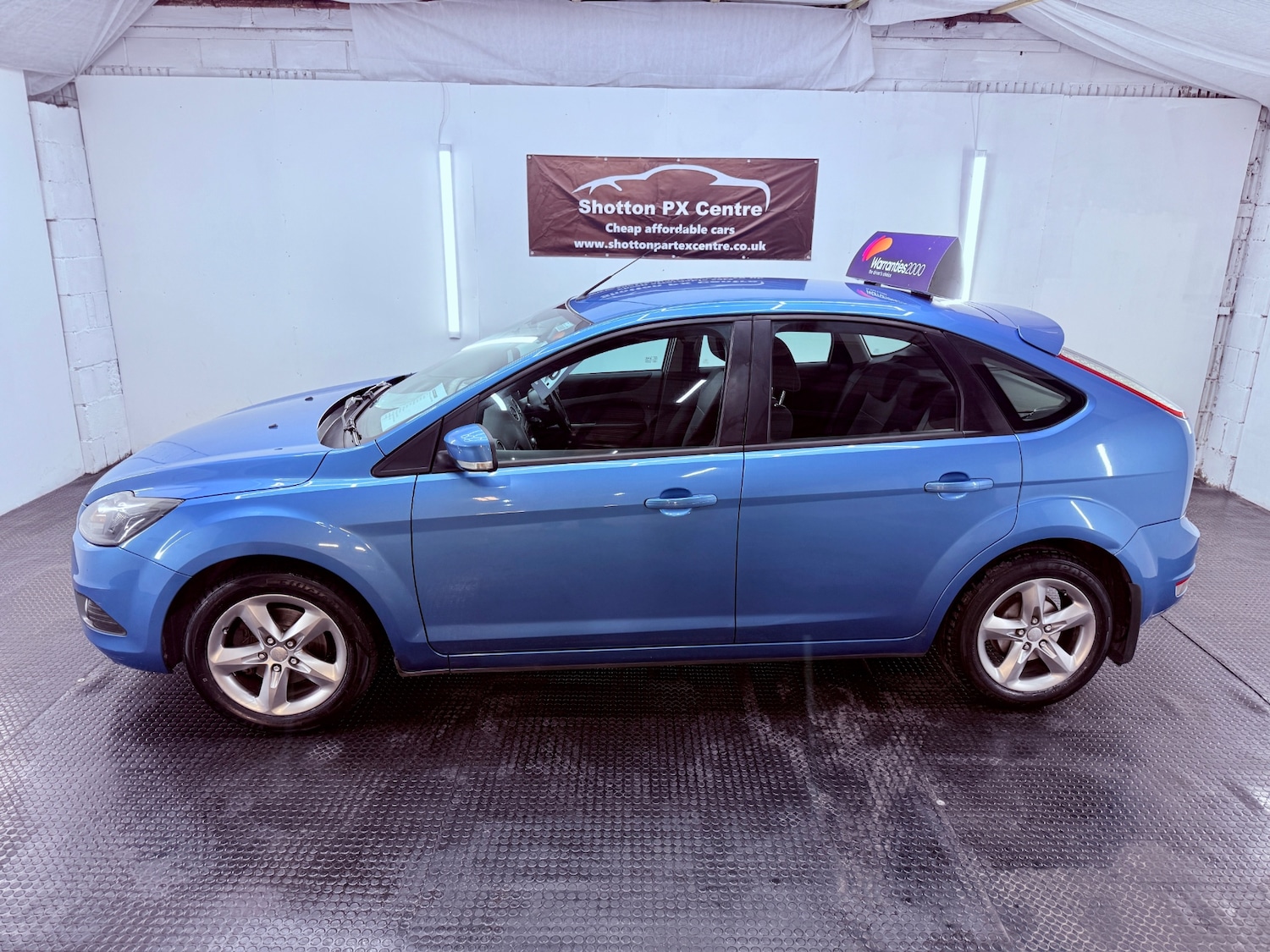 Used Ford Focus 2010 for sale - 76780425: Photo 2