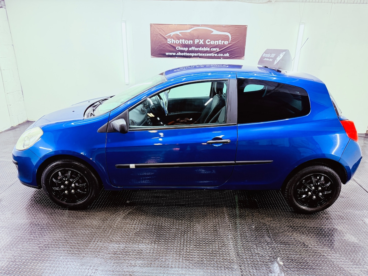 Used Renault Clio 2009 for sale - 77403883: Photo 2