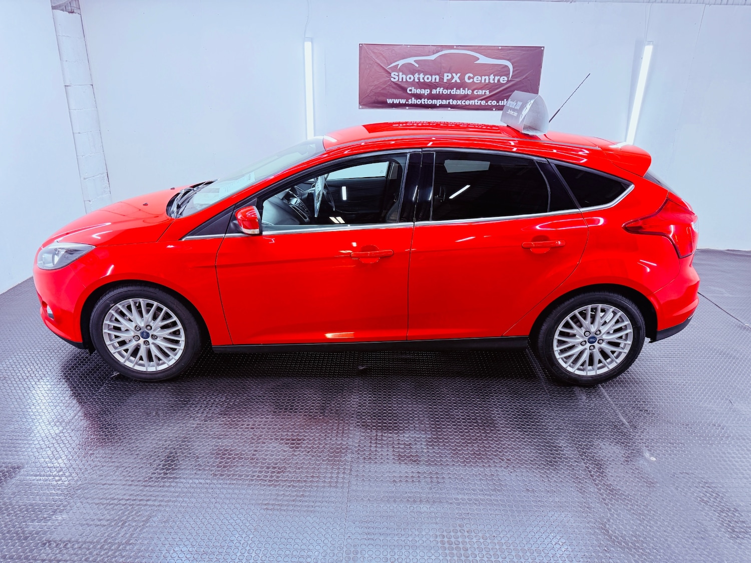 Used Ford Focus 2013 for sale - 77140877: Photo 2