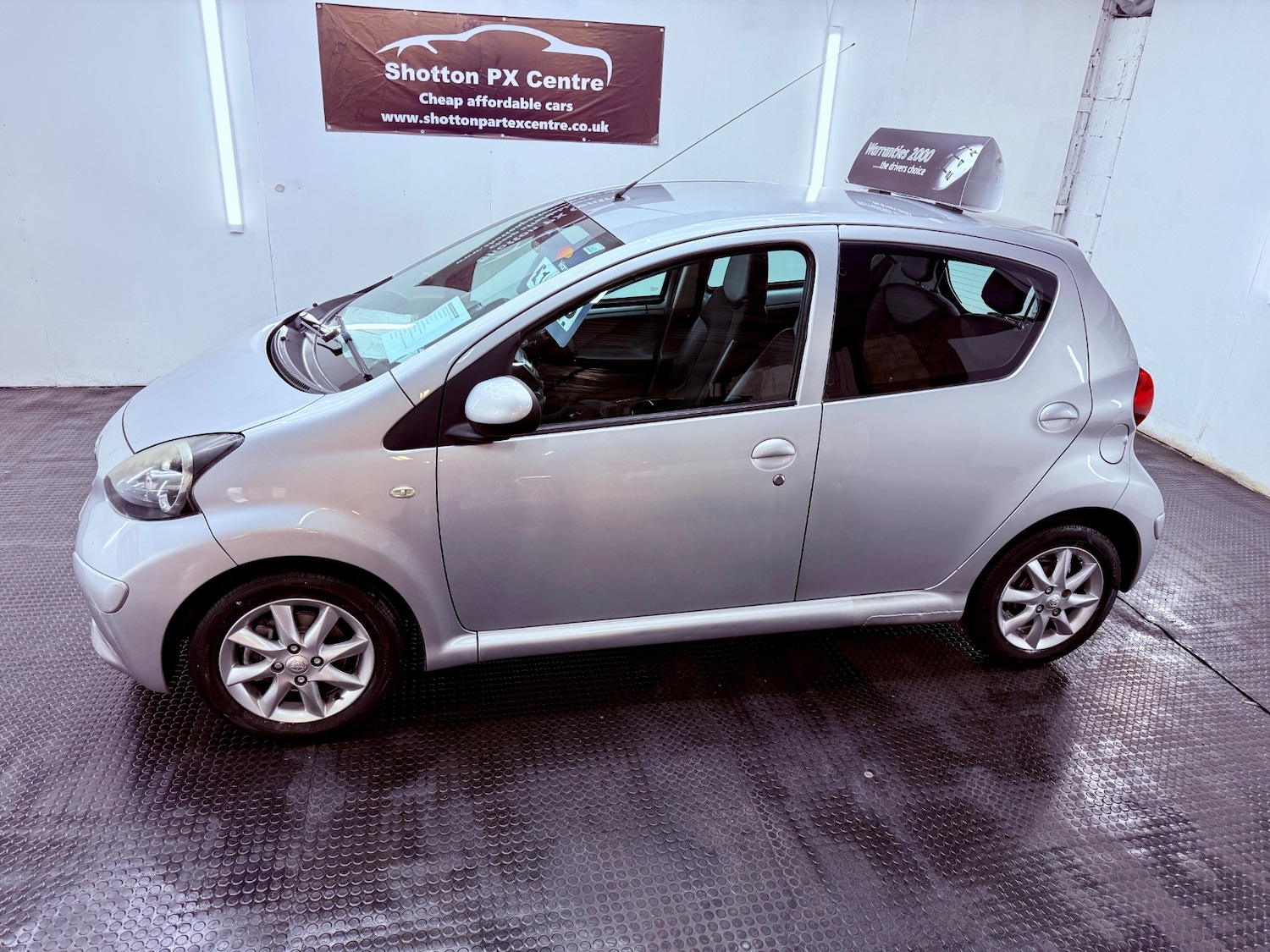 Used Toyota AYGO 2009 for sale - 77635280: Photo 2