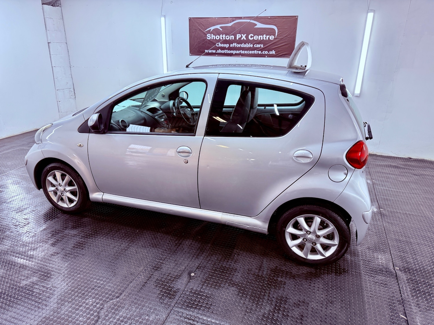 Used Toyota AYGO 2009 for sale - 77635280: Photo 3