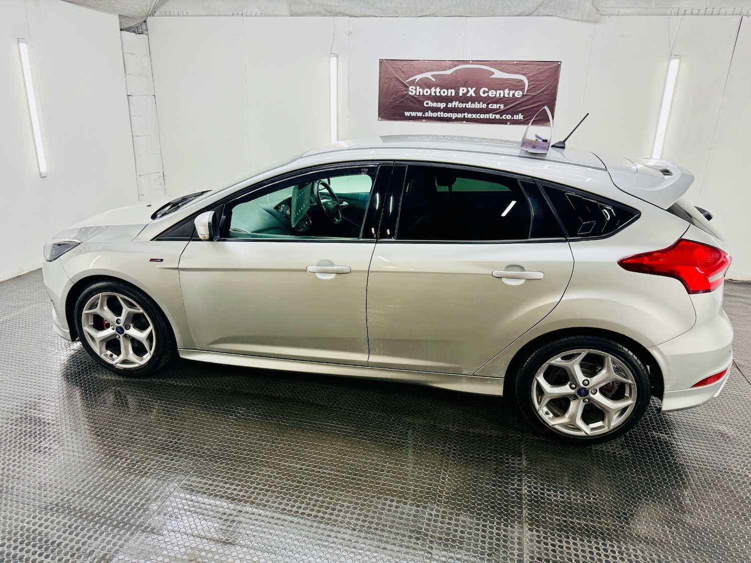 Used Ford Focus 2018 for sale - 77983593: Photo 2